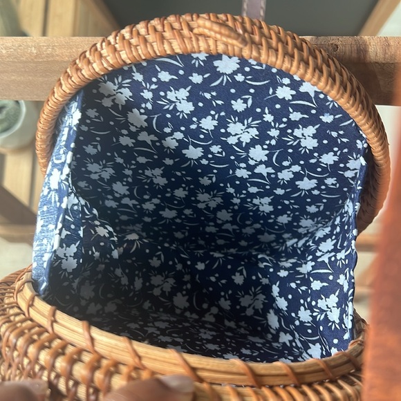 Woven round straw bag - Picture 6 of 8